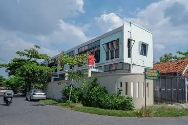 Hotel Reddoorz Near Stasiun Tawang Semarang