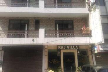 Hotel Raj Villa