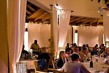 Отель Ocean Village Deluxe