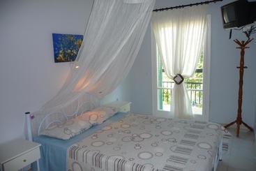 Жильё для туристов Maritsas Apartments