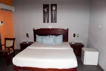 Golden Bird Hotel & Suites