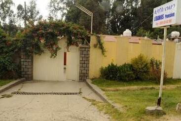 ホテル Libanos Pension