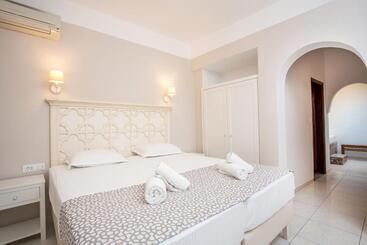 هتل Voula Studios