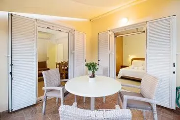 آپارتمان Romanos Beach Villas