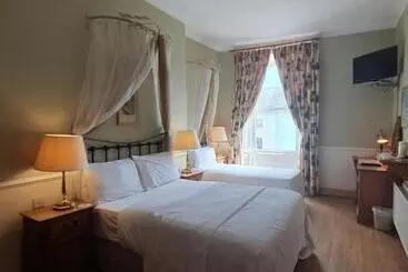 Bed and Breakfast The Old Bank Bruff Family Town House