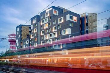 Отель Ibis Lyon Carre De Soie