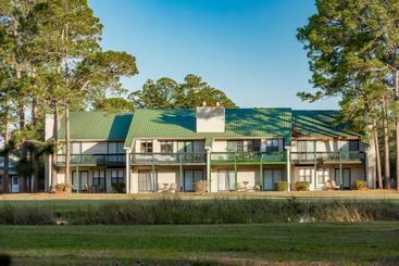 Отель Crown Resorts At Hickory Hills