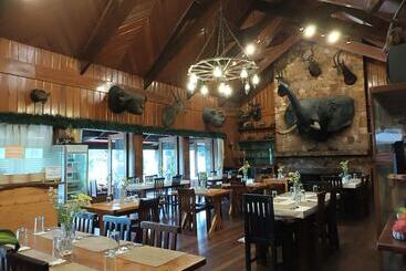 Log Cabin Hotel Safari Lodge Baguio