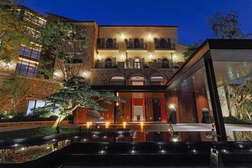 Hotel Luxehills Maison Albar