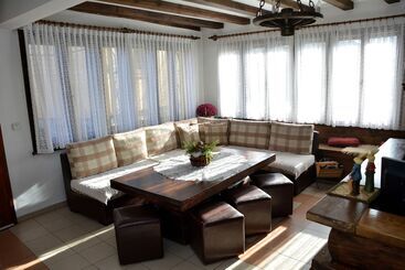 هتل Trenchova Guest House