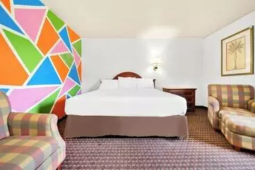 ホテル Capitol Inn And Suites