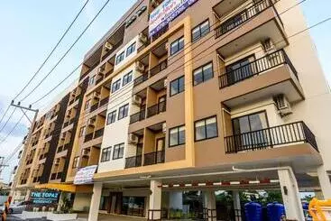 Hotelli The Topaz Residence Phuket Town