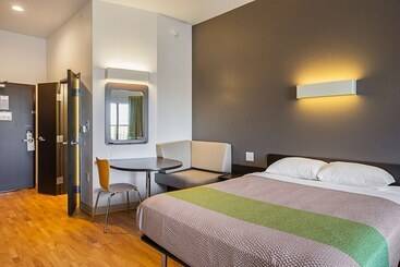 Hotel Studio 6buda, Tx