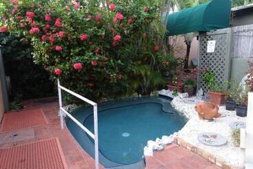 酒店 Suite Dreams Inn By The Beach