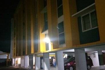 Hotel Challenger Residency