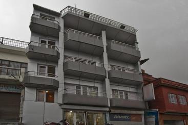 ホテル Krishna & Restaurant