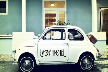 هتل Lady