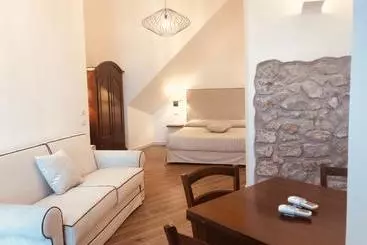 Hotelli Lantica Pigna Chateau