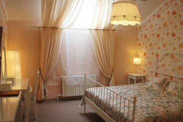 Отель Denisovsky Dvorik