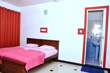 هتل Kandyan Holiday Center