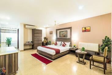 Отель Octave La Sara Vista