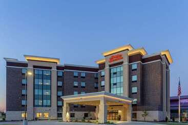 Отель Hampton Inn & Suites Burlington