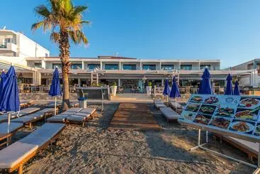 هتل Mandala Seafront Suites