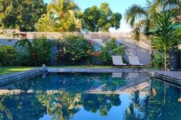 تختخواب و صبحانه Sweet Island