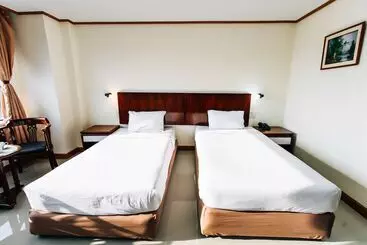 Hotel Sinkiat Thani
