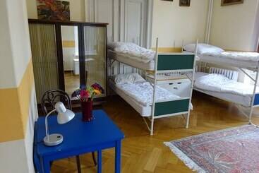 Hotel Hummel Hostel Historische Stadtvilla Mit Garten