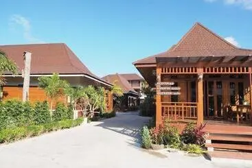 Khum Sai Ngam Hotel & Resort