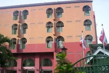 هتل Baan Khun Mae Apartment