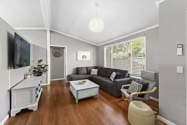 Hotelli Flynns Beach Caravan Park