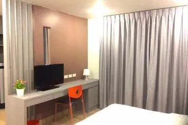 هتل Live At Home Sukhumvit 105