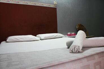 בית מלון כפרי Sun Golden Inn