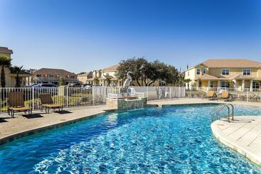 آپارتمان‌های توریست‌ها Serenity By Vhc Hospitality