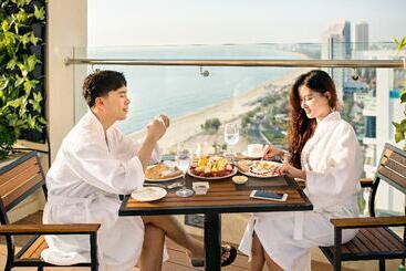 فندق Paris Deli Danang Beach