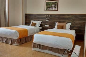 هتل Tenzinling Resort