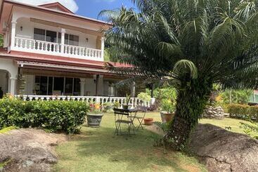 پانسیون The Orchard Holiday Home