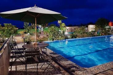 호텔 Fortune Front One  Kendari