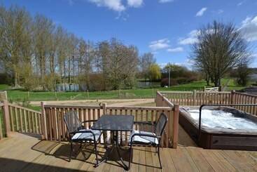 شاليه The Chiltern Lodges At Upper Farm Henton