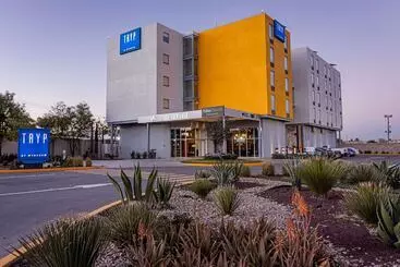 هتل آپارتمان Tryp By Wyndham San Luis Potosi Hotel & Suites