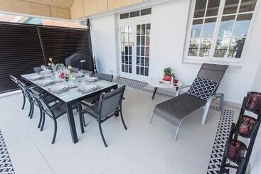 Жильё для туристов The Carrington Manor