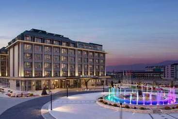 هتل Doubletree By Hilton Skopje