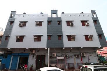 Oyo 14931 Hotel Step In