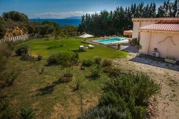 آپارتمان‌های توریست‌ها Driftwood Villa