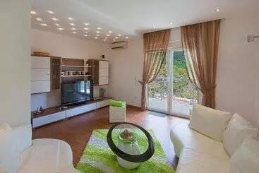 آپارتمان‌های توریست‌ها Montelux Apartments
