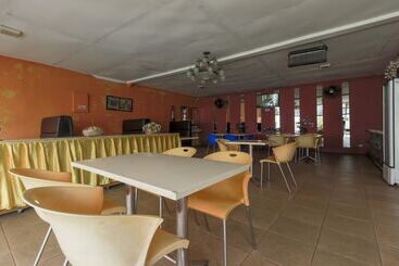 Hotel Reddoorz Plus Near Grage City Mall