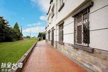 پانسیون Happy Castle