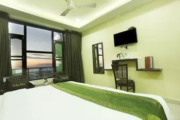 Hotel Treebo Roshan House With Valley View
